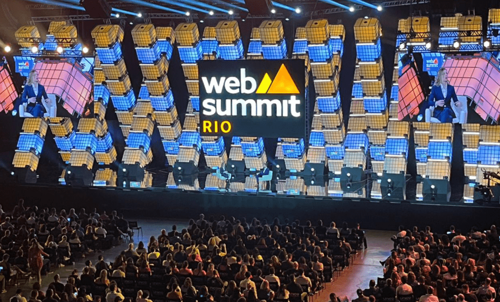 Web Summit Rio. Foto do palco do Web Summit Rio 