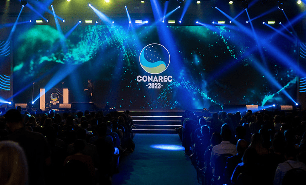 Transformação. Imagem do palco principal do conarec. 