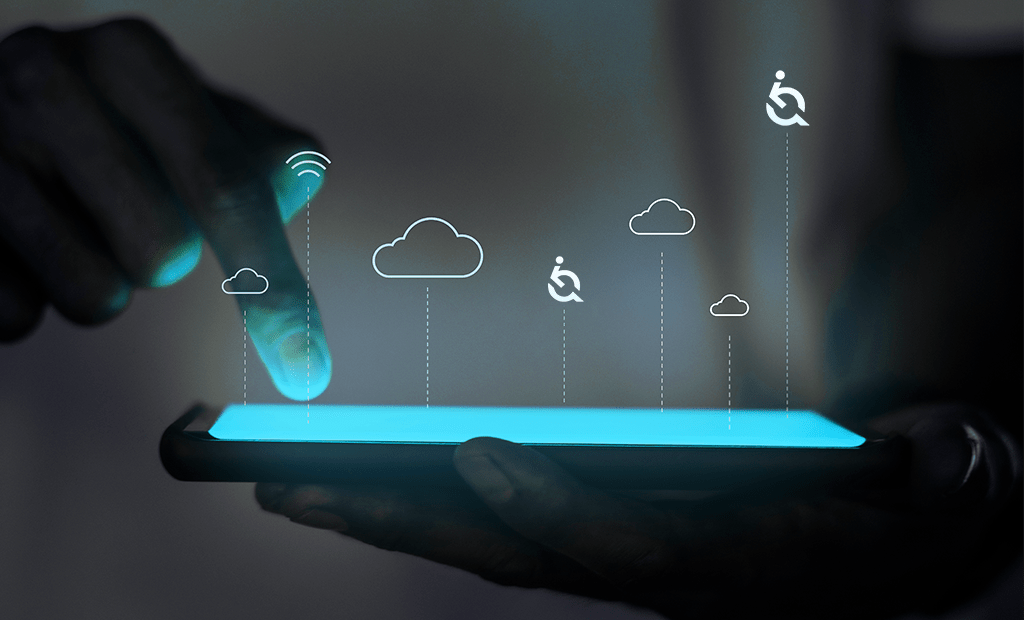 Tendências. Imagem de uma monitor de tela de celular para cima e uma mão meexendo na tela. 