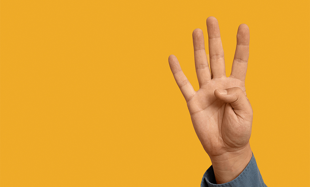 WCAG. Mão levantada com quatro dedos estendidos, fundo amarelo sólido.