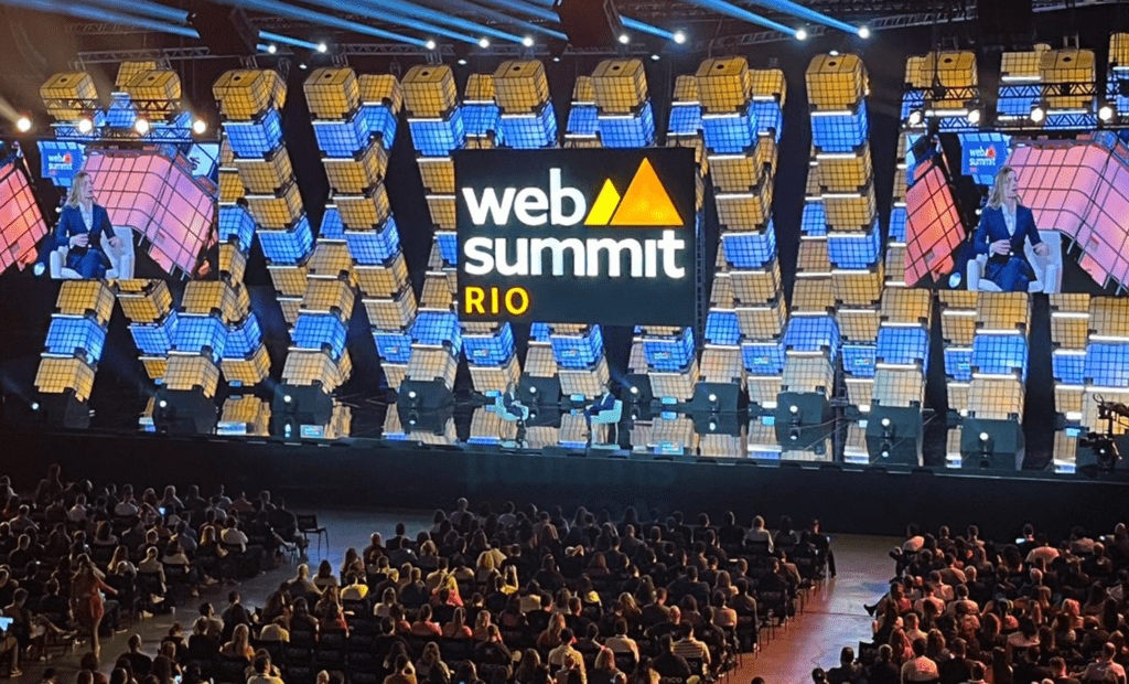 Web Summit Rio. Imagem do palco do evento do Web Summit Rio.