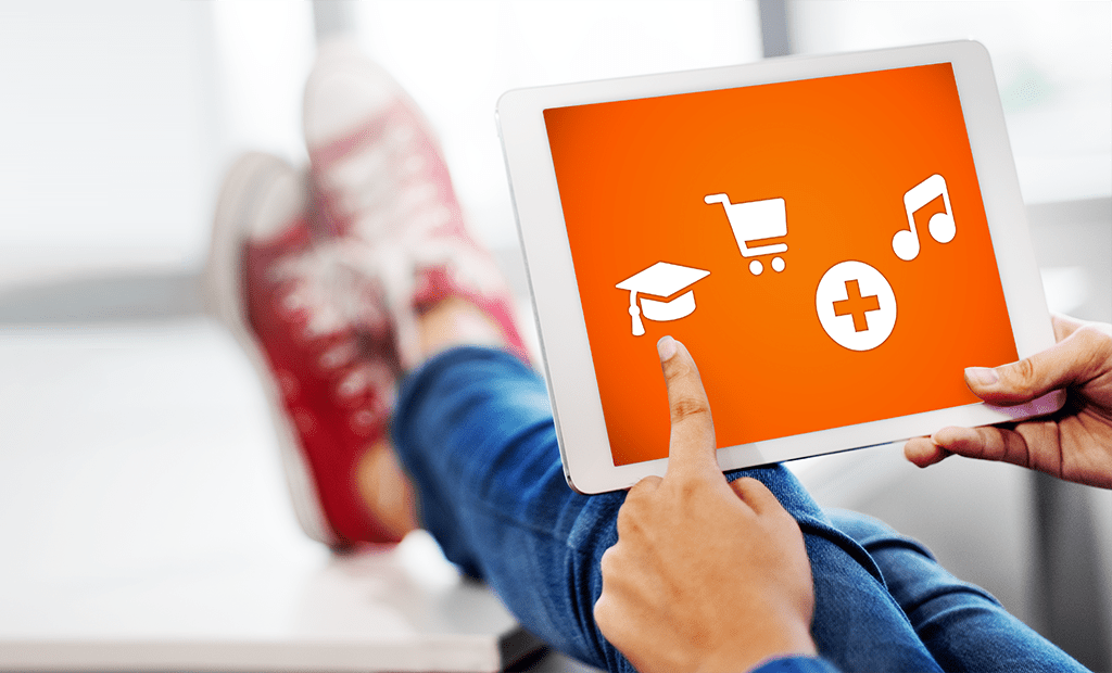 Navegação. Imagem de uma pessoa usando o tablet com alguns simolodos ecommerce, música, saúde e educação.